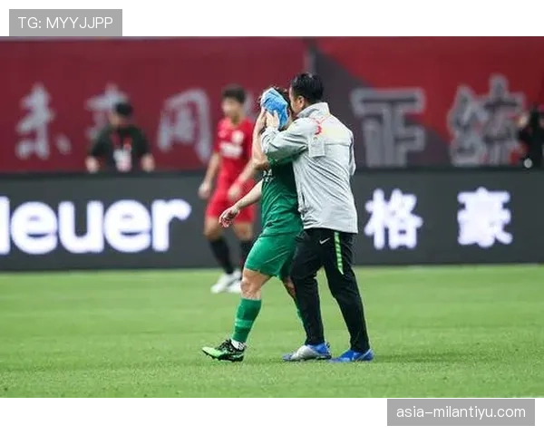 国安中场人员冗余但功能重叠,节奏混乱影响赛季走势 国安中场人员冗余但功能重叠,节奏混乱影响赛季走势